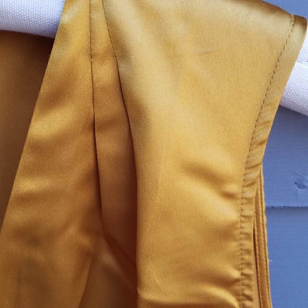 Anne Klein Gold Poly Blend Shell size Medium - Picture 9 of 10
